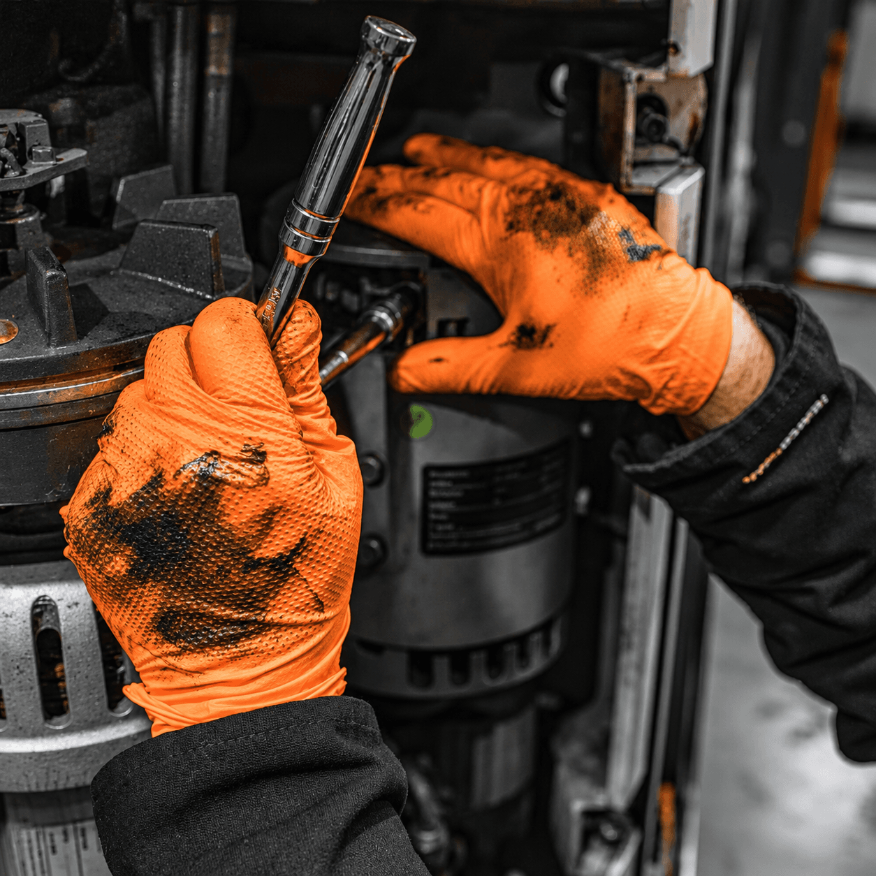 Mercator ideall Grip+ Predator Pro Heavy Duty Orange Nitrile Gloves Pack of 50 - Image 3